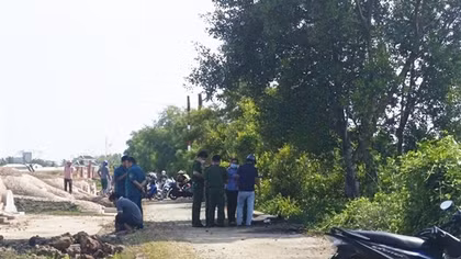 Phát hiện thi thể người đàn ông dưới gốc cây trong nghĩa địa