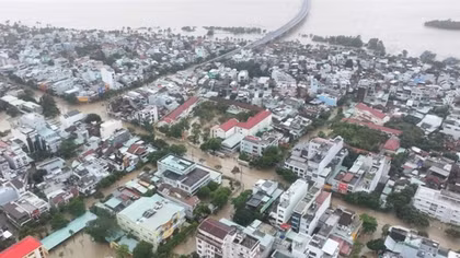 Thuỷ điện Ba Hạ xả lũ kỷ lục, hàng nghìn ngôi nhà chìm trong biển nước