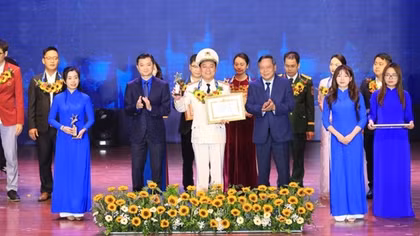 Tuyên dương 91 đảng viên trẻ và 10 Gương mặt trẻ Thủ đô tiêu biểu năm 2024