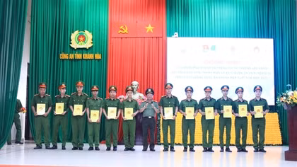 Tư vấn hướng nghiệp cho gần 200 chiến sĩ nghĩa vụ Công an tỉnh Khánh Hòa xuất ngũ