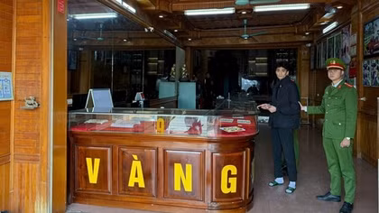 Khởi tố 2 đối tượng cướp giật tại hiệu vàng Hùng Vượng