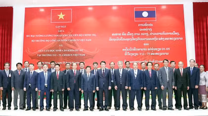 Bộ trưởng Lương Tam Quang gặp mặt cựu học viên Trường T12-75