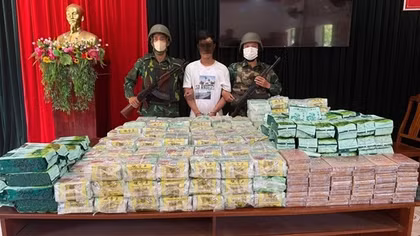 Triệt phá đường dây vận chuyển gần 300kg ma túy, thu giữ 2 khẩu súng