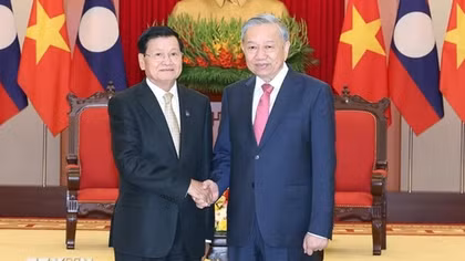 Việt Nam luôn dành ưu tiên cao nhất cho mối quan hệ đoàn kết đặc biệt với Lào