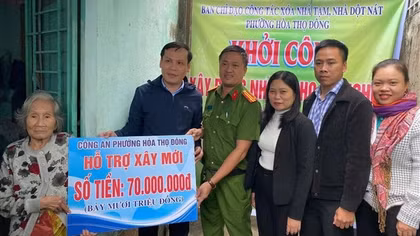 Ấm áp nghĩa tình với gia đình liệt sỹ CAND