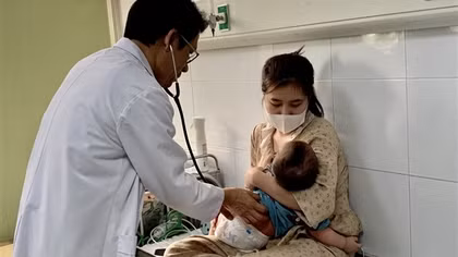 Trẻ nhập viện do biến chứng sởi tăng nhanh