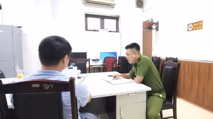 Chàng trai ngỡ ngàng khi được Công an giải cứu khỏi vụ "bắt cóc online"