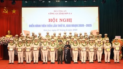 Công an tỉnh Sơn La tuyên dương 100 điển hình tiên tiến