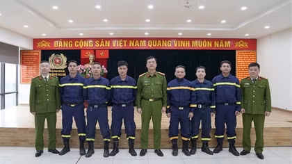Sáu cán bộ Cảnh sát PCCC&CNCH Thủ đô lên đường thực hiện nhiệm vụ tại Myanmar