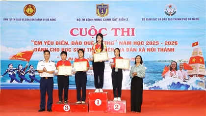 Học sinh một số tỉnh ven biển miền Trung sôi nổi với cuộc thi “Em yêu biển đảo quê hương”