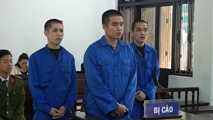 Ra tù lại rủ nhau mua bán... ma túy