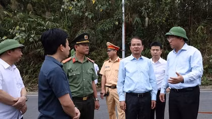 Bí thư tỉnh Vĩnh Phúc trực tiếp đến hiện trường vụ TNGT ở Tam Đảo