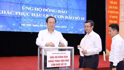 Hàng ngàn trường học bị hư hại, hàng chục ngàn học sinh chưa thể đến trường do bão số 10