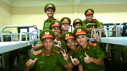 Những khoảnh khắc đầu tiên của các chiến sĩ Cảnh sát cơ động miền Nam tại Thủ đô
