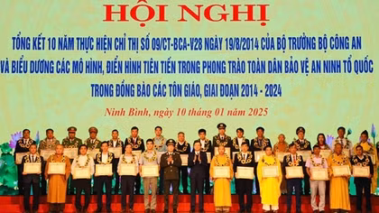 Tiếp tục đẩy mạnh phong trào toàn dân bảo vệ ANTQ trong đồng bào các tôn giáo