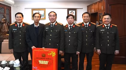 Thứ trưởng Trần Quốc Tỏ thăm, chúc Tết các đồng chí nguyên lãnh đạo Bộ Công an