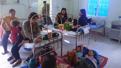 131 người nhập viện sau khi dùng thức ăn tại tiệc tân gia