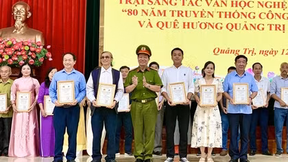 Trao giải sáng tác văn học nghệ thuật “80 năm truyền thống CAND và quê hương Quảng Trị anh hùng”