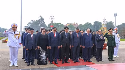 Lãnh đạo Đảng, Nhà nước vào Lăng viếng Bác và tưởng niệm các Anh hùng Liệt sĩ
