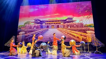 Chương trình "Tinh hoa văn hoá Việt Nam" bắc nhịp cầu nối giữa hai nền văn hóa