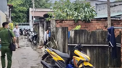Ghen tuông mang xăng phóng hỏa phòng trọ khiến 2 người tử vong