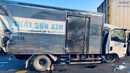 Phá cabin giải cứu tài xế mắc kẹt trong vụ va chạm dây chuyền ở cầu Phú Mỹ