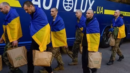 Nga và Ukraine trao đổi thêm tù nhân theo thỏa thuận "1000 đổi 1000"