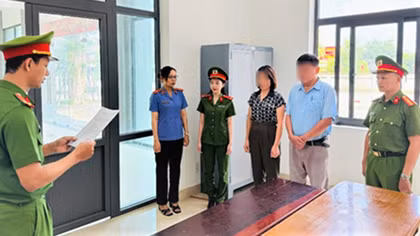 Khởi tố nguyên Chủ tịch và Kế toán xã chiếm đoạt tiền bảo vệ rừng