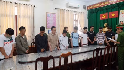 Chủ quán karaoke, 2 nhân viên và 16 khách xơi “tiệc ma tuý” bị khởi tố