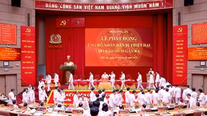 Bộ Công an ủng hộ 28 tỷ đồng hỗ trợ nhân dân 8 địa phương thiệt hại do bão lũ
