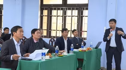 Thứ trưởng Lê Quốc Hùng thăm Trường THPT Nguyễn Chí Thanh