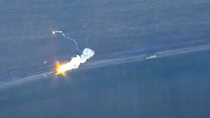 Ukraine đăng video phục kích hai xe phóng S-400 Nga