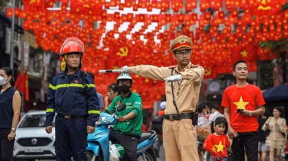 Sắc vàng hội tụ rực rỡ giữa lòng Thủ đô để phục vụ diễu binh, diễu hành