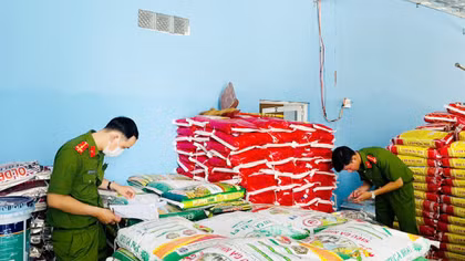 Phát hiện trên 77 tấn sản phẩm vật tư nông nghiệp không rõ nguồn gốc