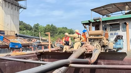 Siết chặt phương tiện thủy gắn thiết bị khai thác cát trên các tuyến sông