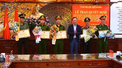 Khen thưởng Ban chuyên án triệt phá vụ rửa 2.000 tỷ đồng