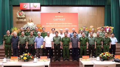 Bộ Công an gặp mặt nhân kỷ niệm 63 năm Ngày truyền thống lực lượng CSND