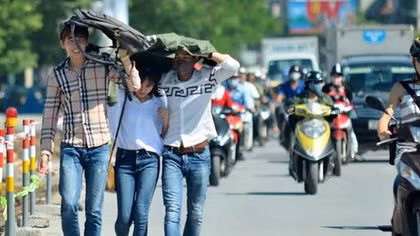 Miền Bắc ngày nắng rát chiều tối đổ mưa, TP Hồ Chí Minh mưa nhiều