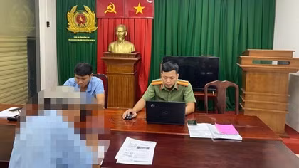 Xử phạt 2 cá nhân chia sẻ thông tin sai sự thật trên không gian mạng