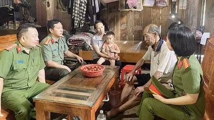 Những bước chân không mỏi giữa đá núi Lục Khu