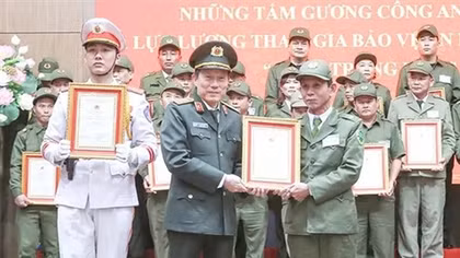 Gặp Tổ trưởng Tổ bảo vệ ANTT khu phố tiêu biểu
