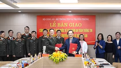 Bàn giao nhiệm vụ bảo đảm an toàn thông tin mạng về Bộ Công an