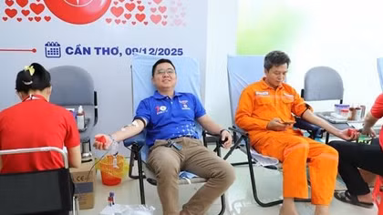 EVNGENCO2 và Nhiệt điện Cần Thơ hưởng ứng Tuần lễ hồng EVN lần XI