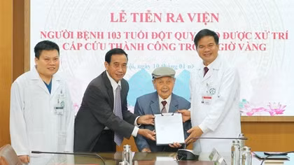 Lần đầu tiên điều trị thành công đột quỵ cho cụ ông 103 tuổi