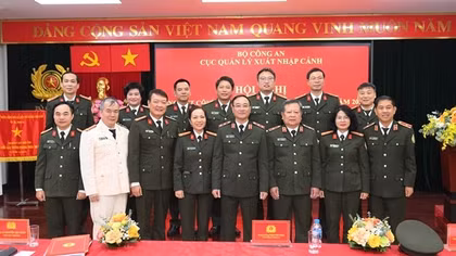 Ứng dụng khoa học công nghệ phục vụ công tác quản lý xuất nhập cảnh