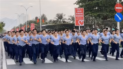 Hơn 5.000 người ở phố biển Nha Trang tham gia Ngày chạy Olympic vì sức khỏe toàn dân