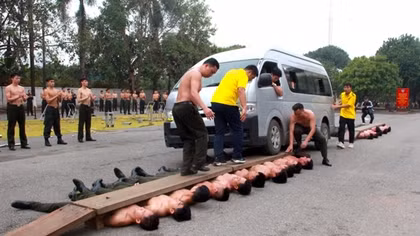 Cảnh sát cơ động, Cảnh vệ khổ luyện thuần thục võ thuật, khí công