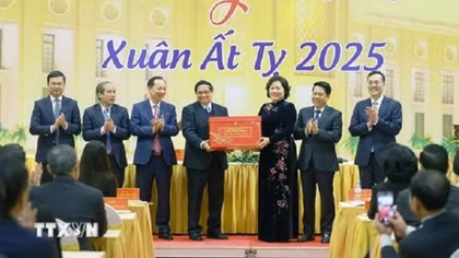 Thủ tướng chúc mừng năm mới 2025 và giao nhiệm vụ cho ngành Ngân hàng