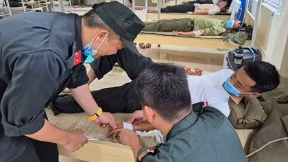 Những bác sĩ trên thao trường A80