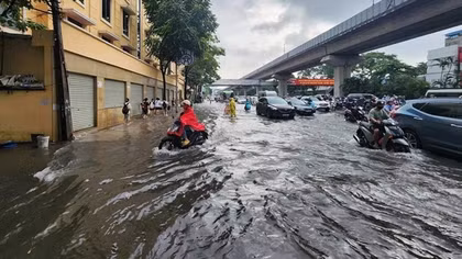 Nội thành Hà Nội có thể xuất hiện dông, lốc trong vài giờ tới